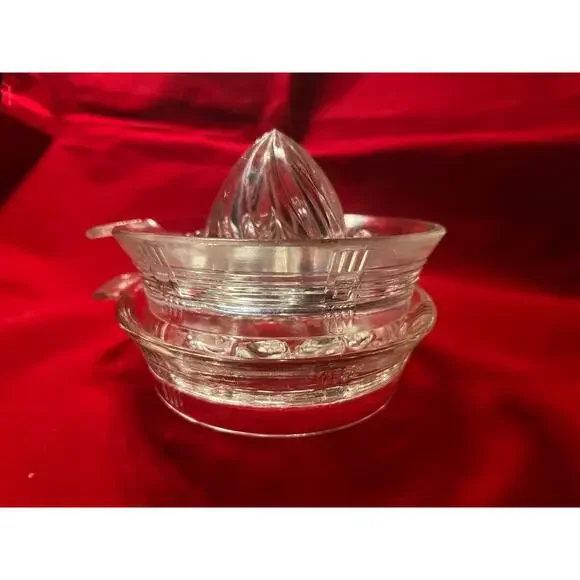 Vintage Criss Cross Juicers with Side Tab - set of 2 - Picture 9 of 11